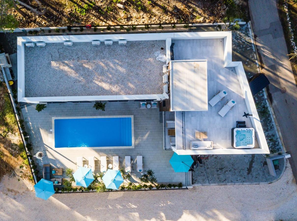 Appartamento Olive Tree Mansion Vir Esterno foto