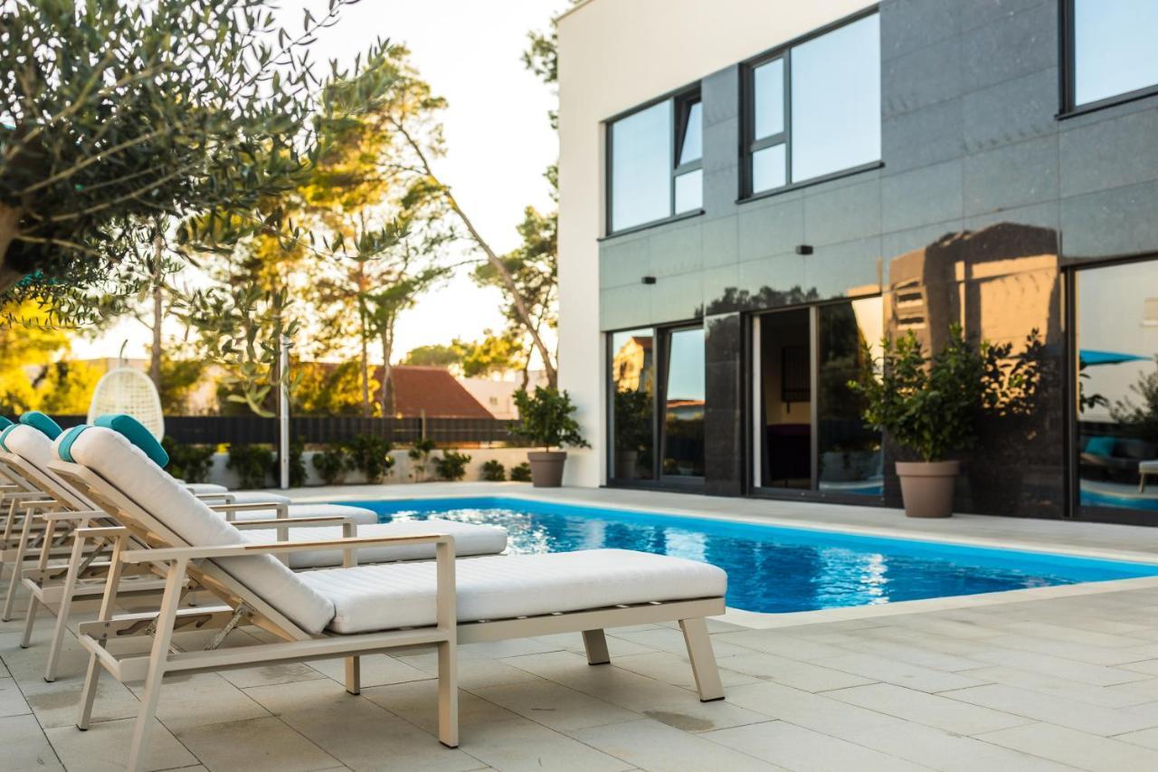 Appartamento Olive Tree Mansion Vir Esterno foto