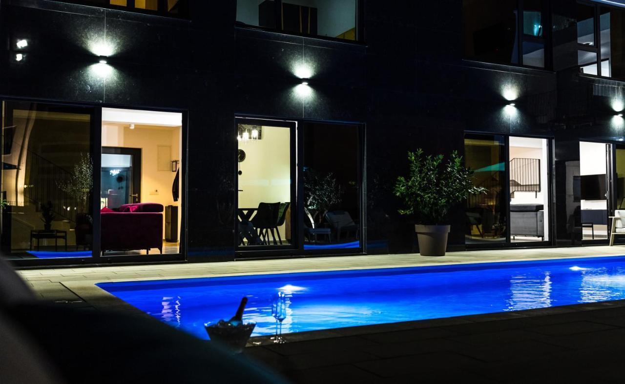 Appartamento Olive Tree Mansion Vir Esterno foto