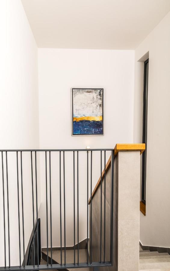 Appartamento Olive Tree Mansion Vir Esterno foto