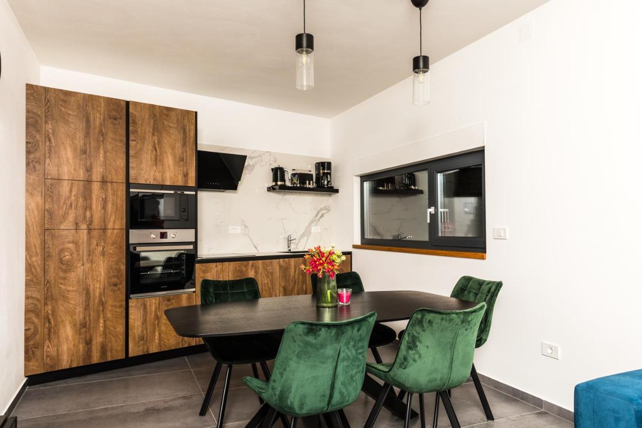 Appartamento Olive Tree Mansion Vir Esterno foto