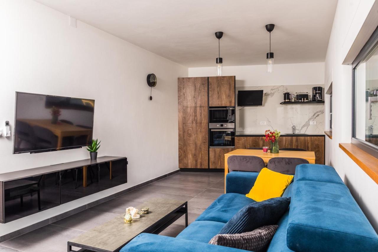 Appartamento Olive Tree Mansion Vir Esterno foto