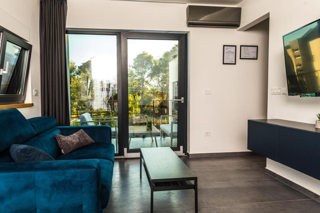 Appartamento Olive Tree Mansion Vir Esterno foto