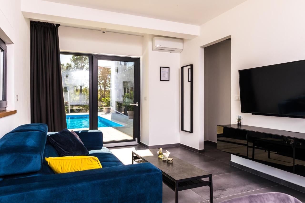 Appartamento Olive Tree Mansion Vir Esterno foto